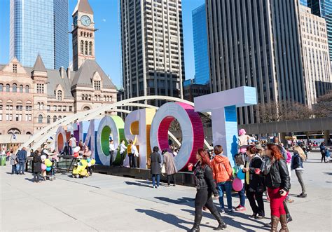 Time in Toronto, Canada .